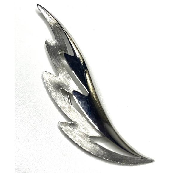 Vintage Brooch Crown Trifari Leaf Feather Vtg Silver Tone Costume Jewelry AU04 - Picture 1 of 4